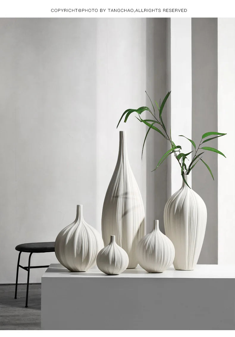 Simple Elegant Ceramic Vase - 1,550.00 ZAR