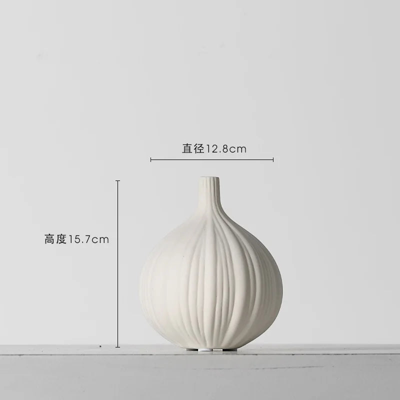 Simple Elegant Ceramic Vase - 1,550.00 ZAR