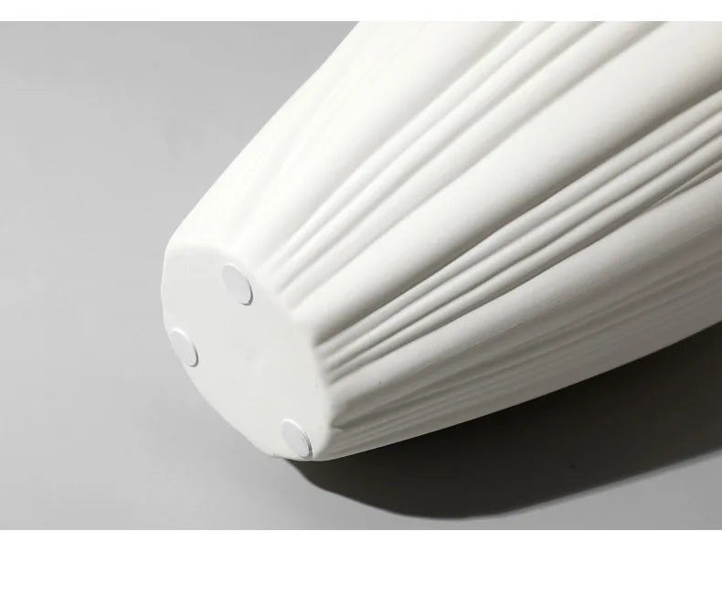 Simple Elegant Ceramic Vase - 1,550.00 ZAR