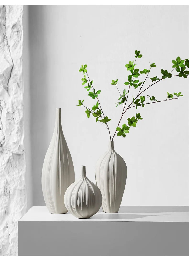 Simple Elegant Ceramic Vase - 1,550.00 ZAR