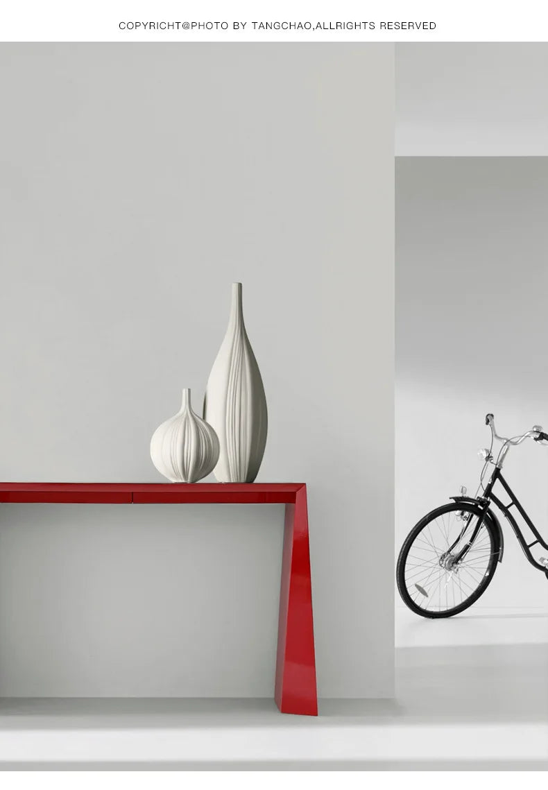 Simple Elegant Ceramic Vase - 1,550.00 ZAR