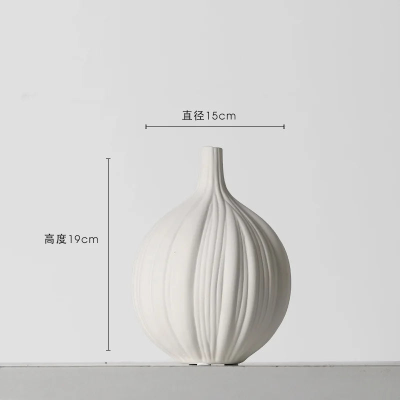Simple Elegant Ceramic Vase - 1,550.00 ZAR