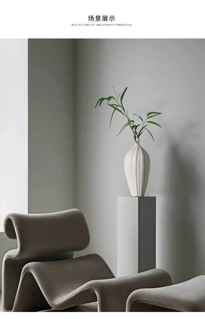 Simple Elegant Ceramic Vase - 1,550.00 ZAR